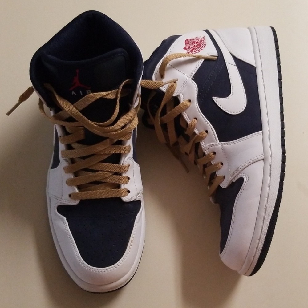 NIKE Jordan 1 mid